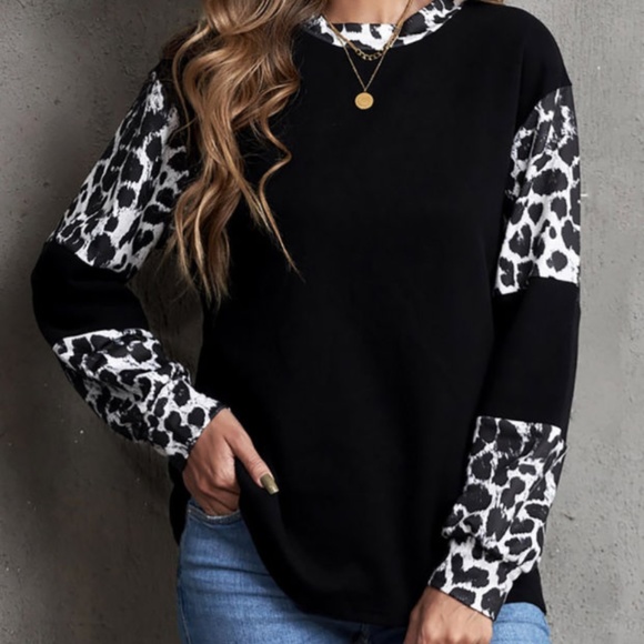 Black and White Animal Print Mock Neck Women's Long Sleeve Top NWT - Picture 4 of 8